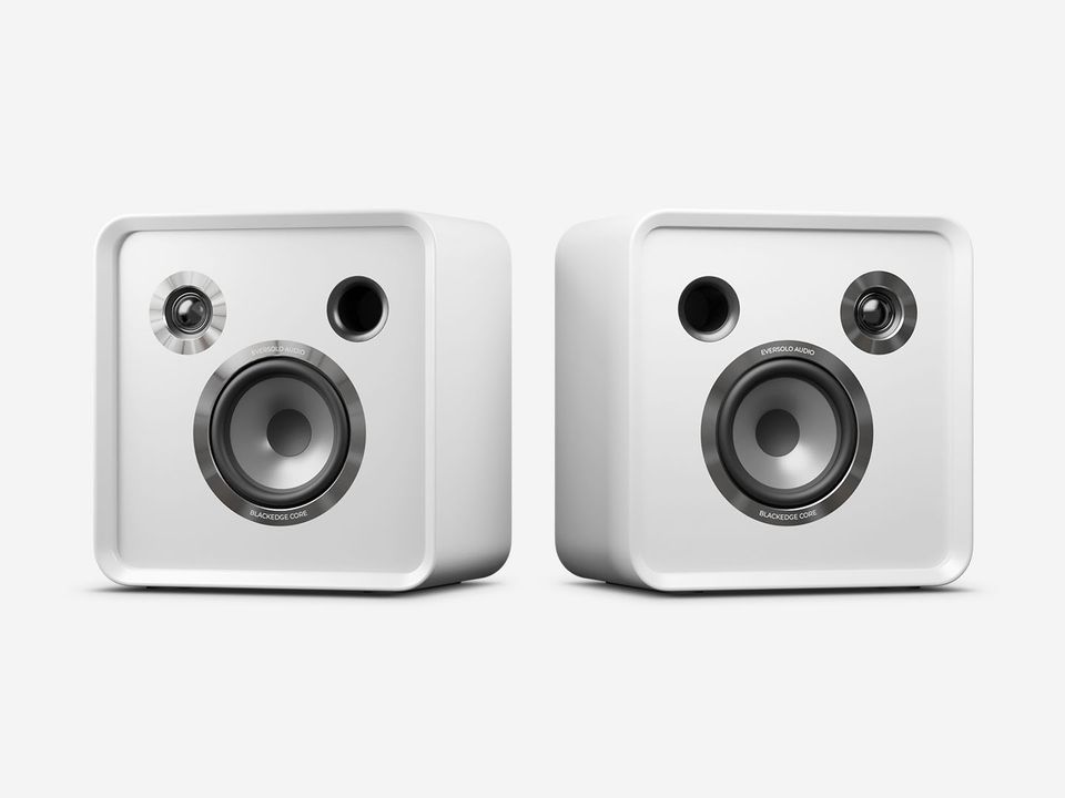 SE100 (White) Product Hero Shots