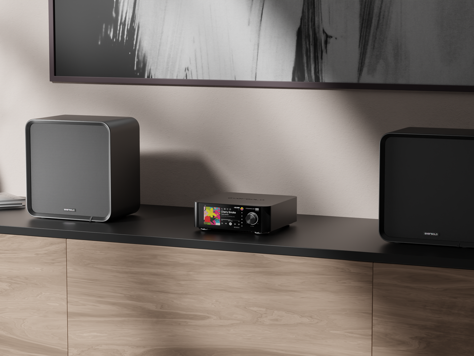SE100 (Black) Rendered & Lifestyle Pictures