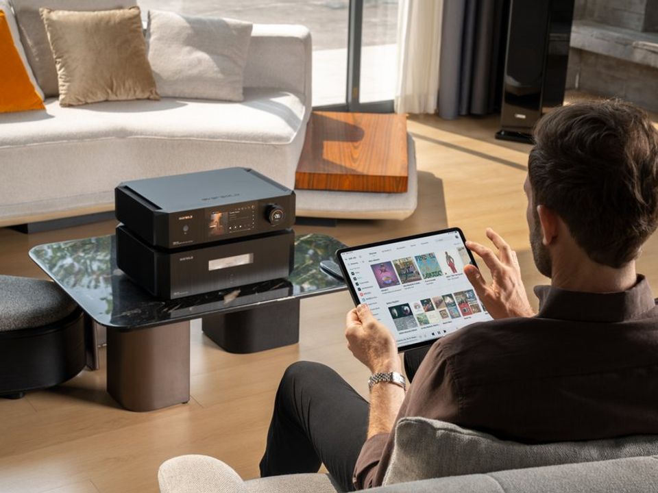 AMP F10生活照2